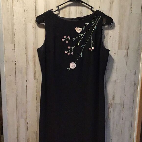 Dress By Molly Malloy, size 8 estate sell item - Picture 1 of 7